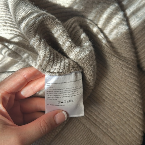 Lululemon Sit in Lotus Wrap - Picture 15 of 15